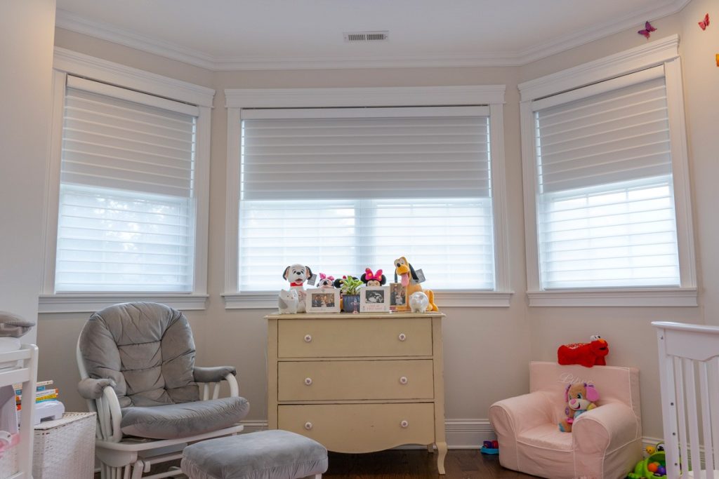 Shades Differences and Benefits, Find the Perfect Style for Your Room! 2 Silhouette® Duolite® Shadings with PowerView® Motorization 23